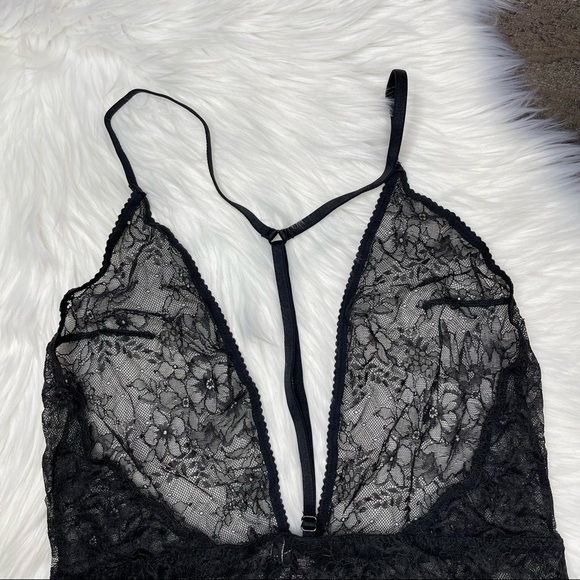 Victoria’s Secret Black Lace Bodysuit Plunge Neckline size Large - Picture 9 of 12